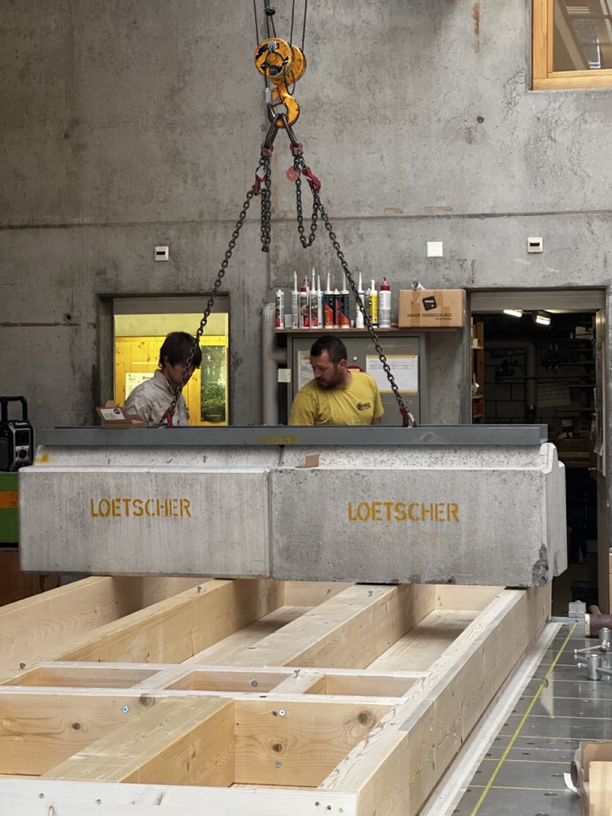 Produktion der Dachelemente bei der Fa. Lötscher in Schiers